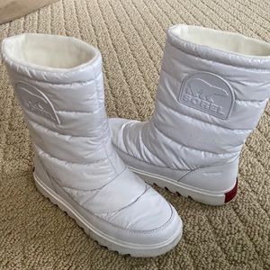 White sorel snow boots
